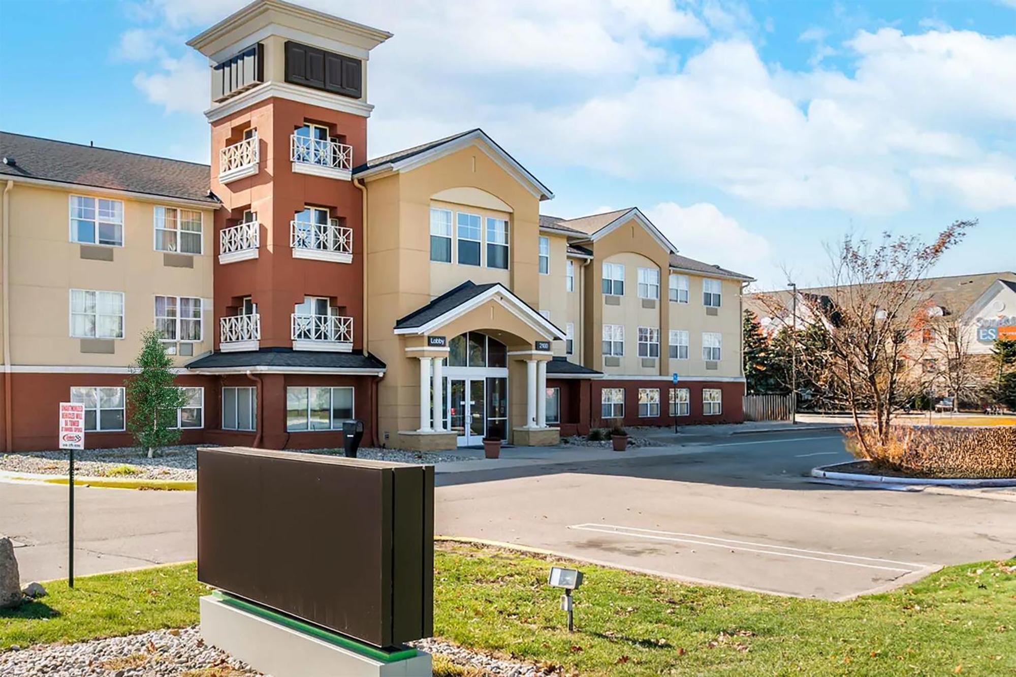 Hotel Baymont By Wyndham Auburn Hills South Exterior foto